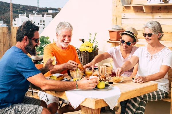 Family Eating a balanced healthy diet